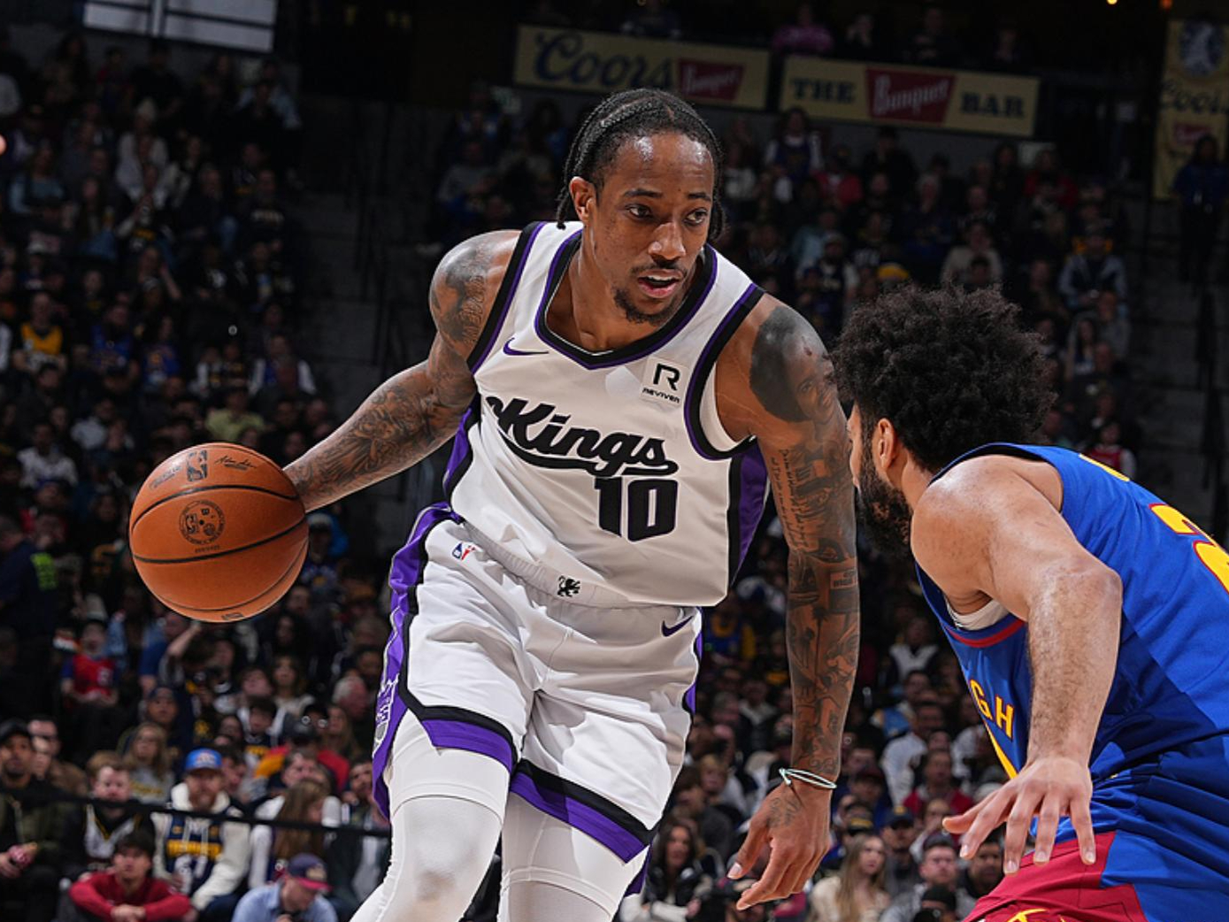 包含公牛力克掘金，萨姆·米切尔统治全场的词条