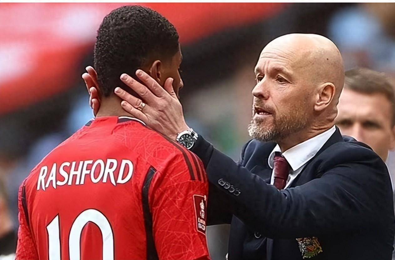 利物浦完胜对手，领跑英格兰足球榜首