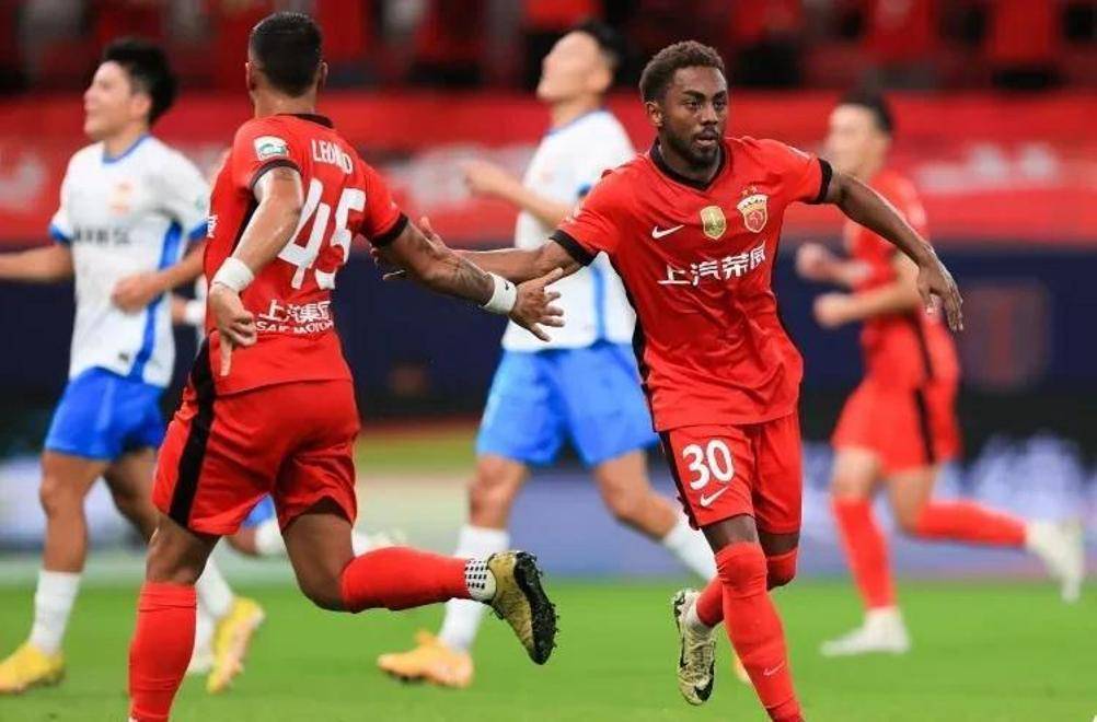 中超联赛进入白热化阶段,各支队伍实力均衡 中超联赛进入白热化阶段,各支队伍实力均衡