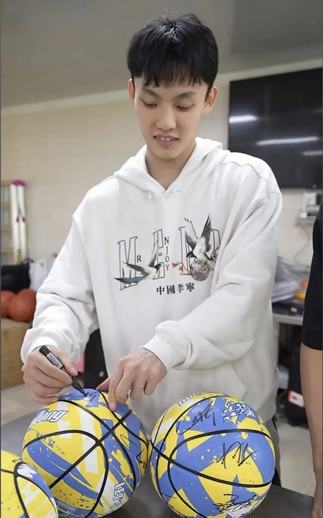 CBA总决赛选址广东队主场,球迷备战观战 CBA总决赛选址广东队主场,球迷备战观战