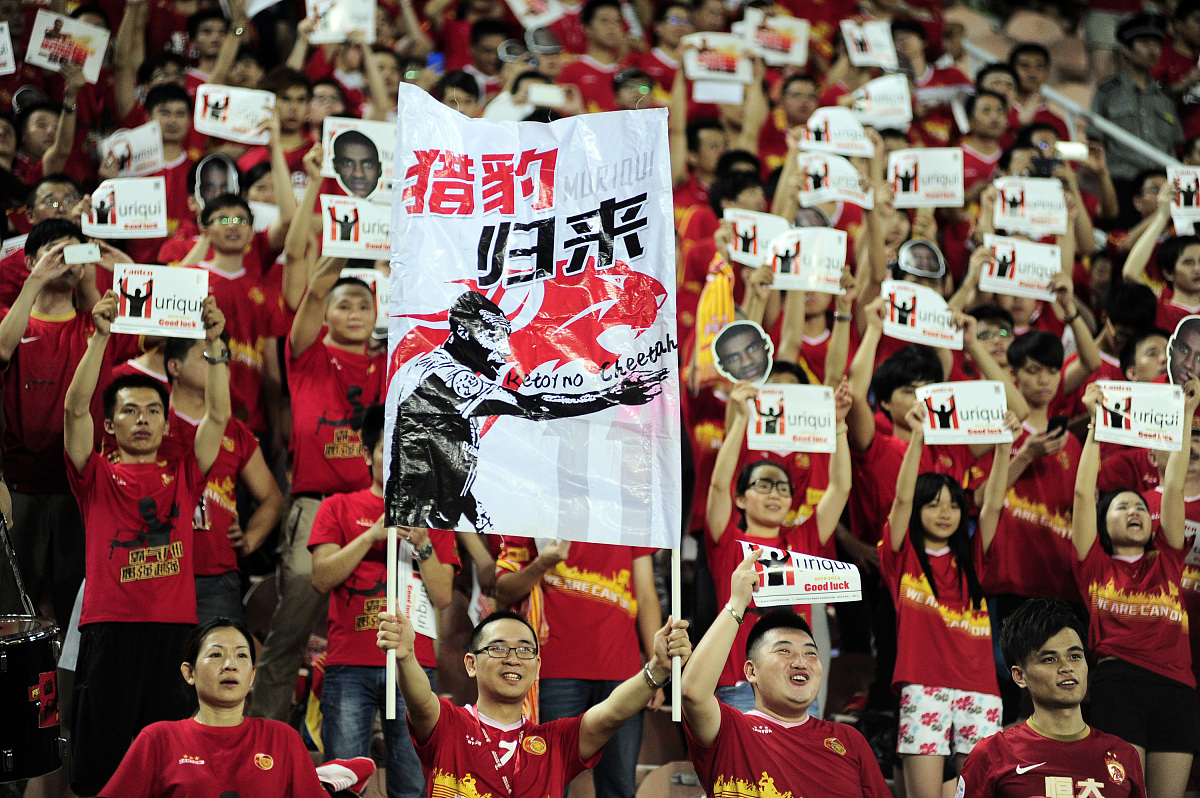 精彩集锦！球员们精湛技艺打动球迷