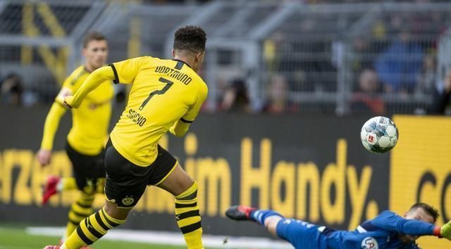 包含光芒队再次在主场获得胜利，士气高涨的词条