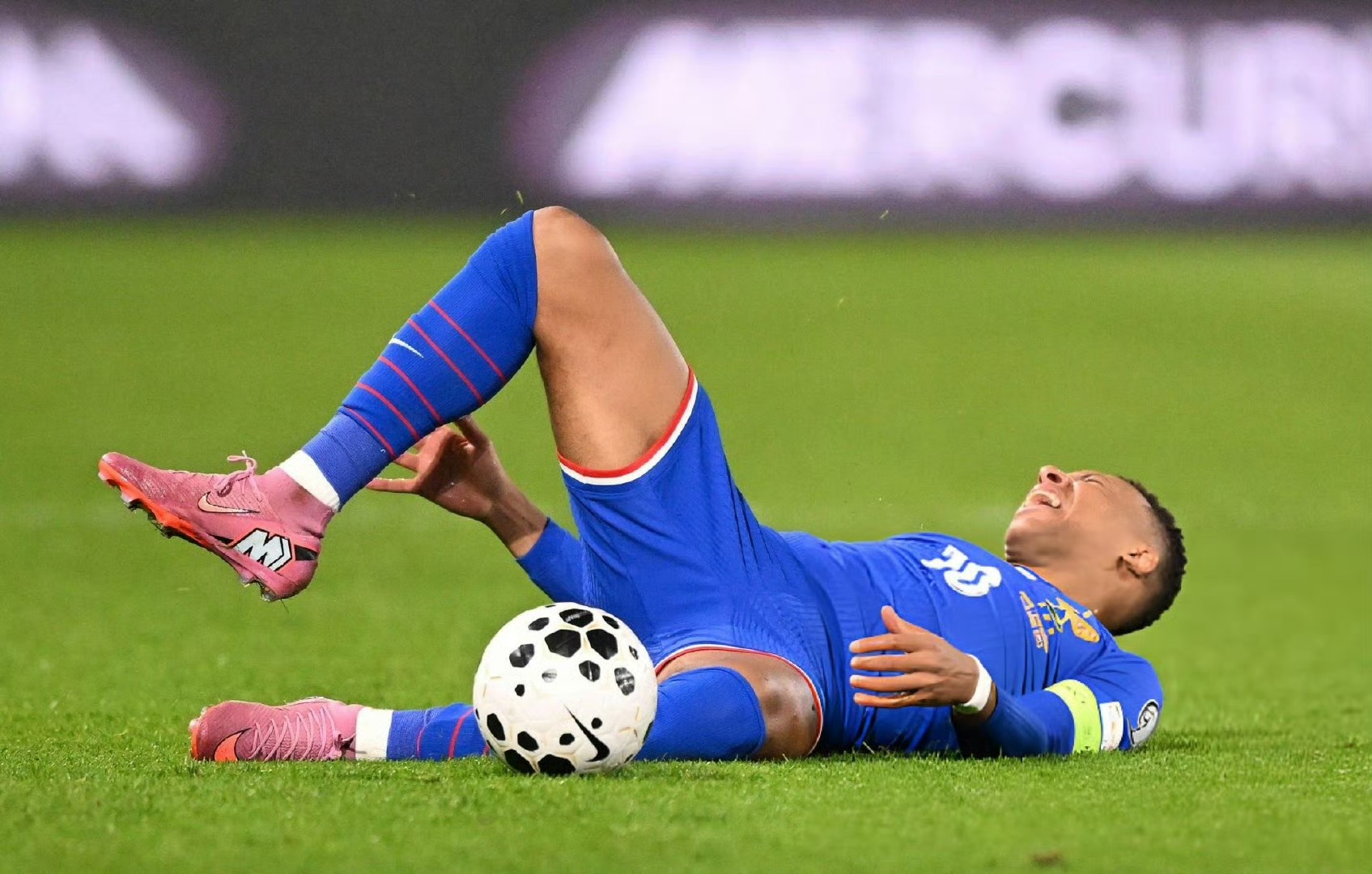 法国轻取英格兰，姆巴佩刷新纪录