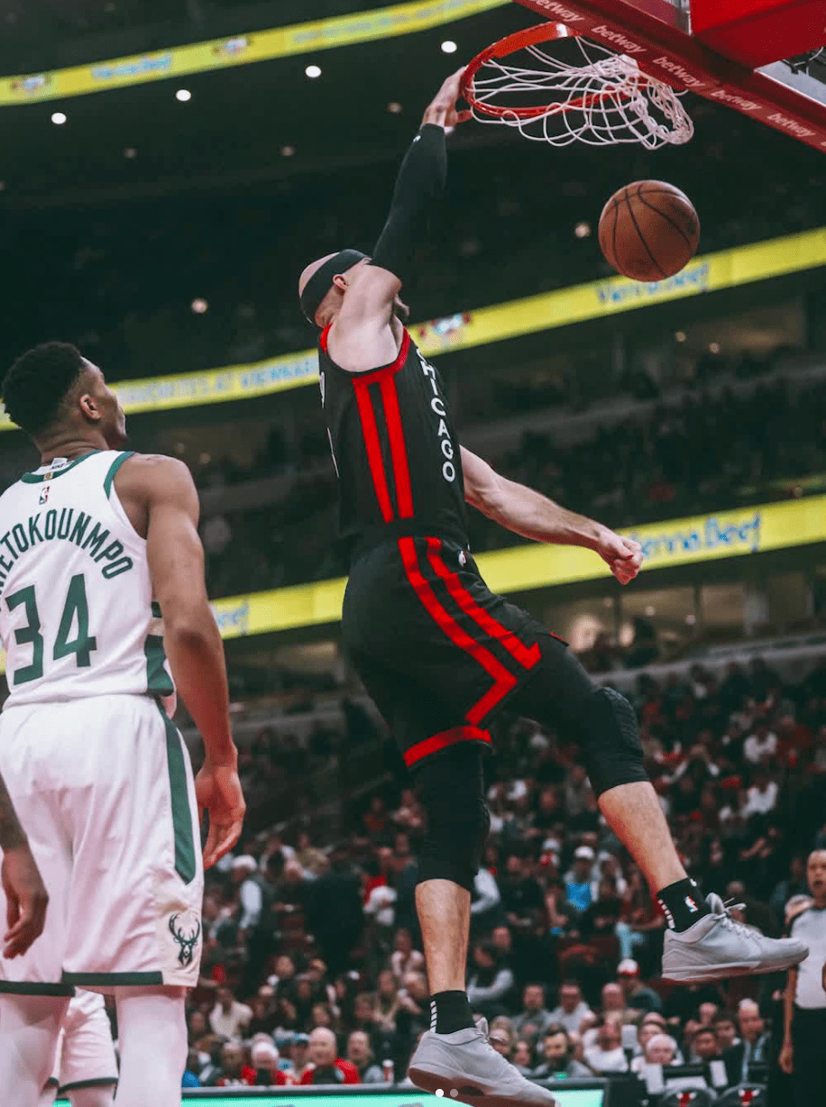 包含西班牙男篮爆冷爵士，拉文三分雨点燃全场的词条