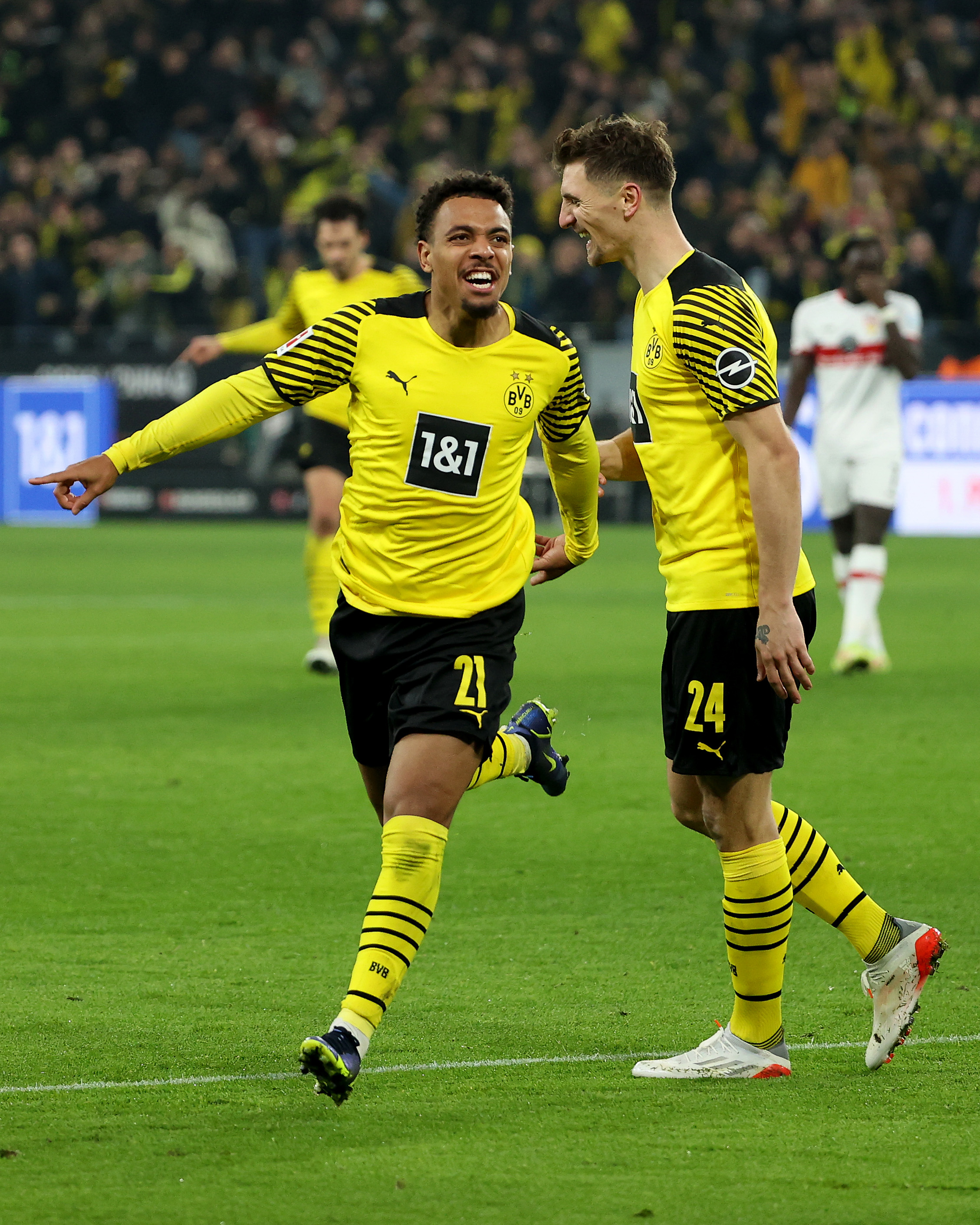 多特蒙德队在德国足球赛事中争冠