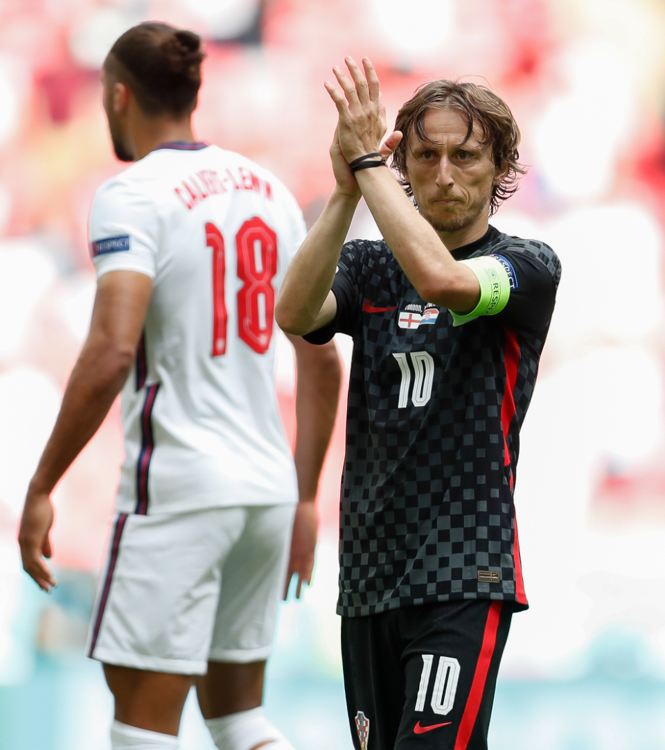 包含韩国羽毛球队翻盘英格兰羽毛球队，陶菲克制霸全场的词条