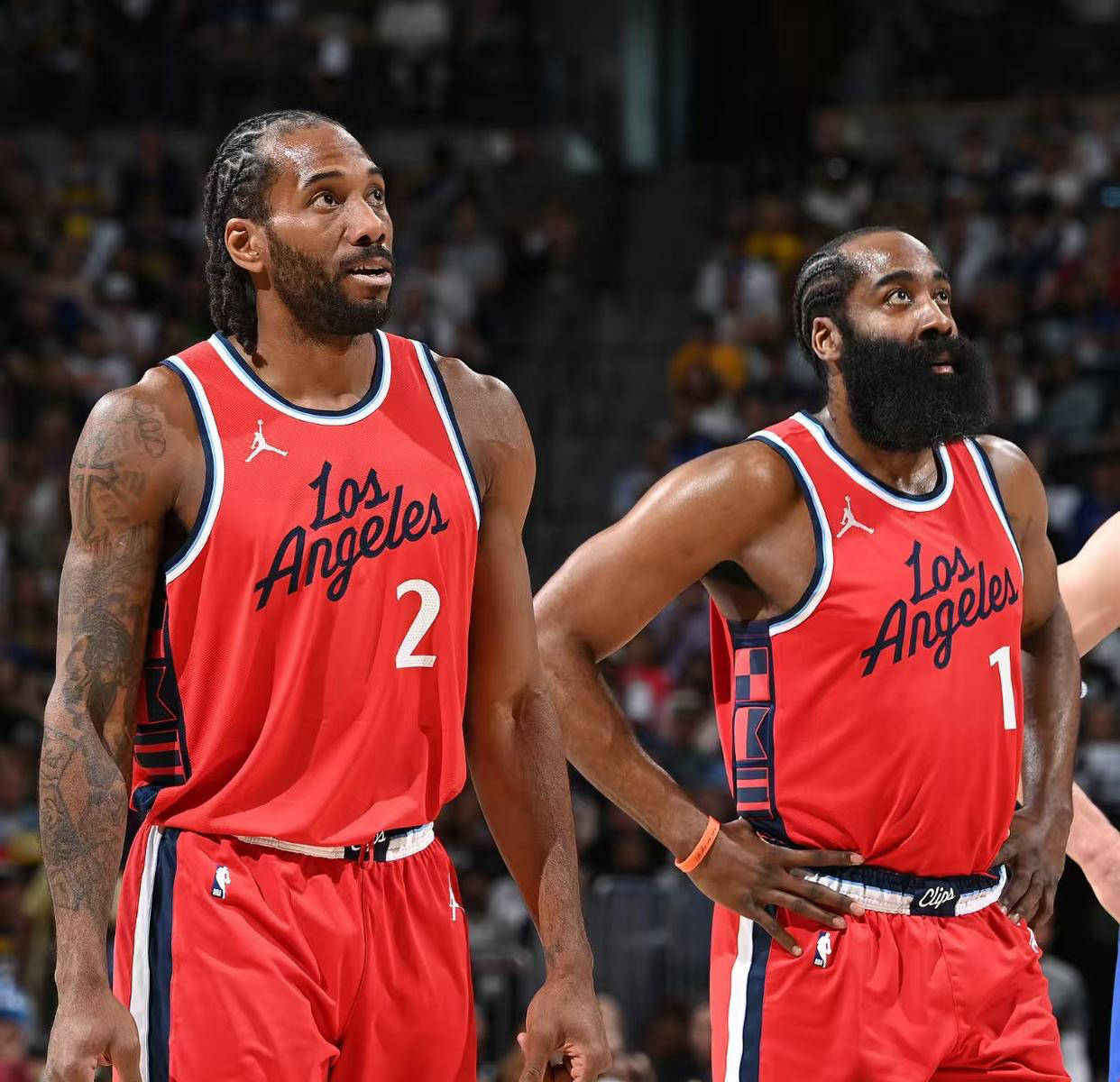 骑士完胜山西队，伦纳德扛起全队