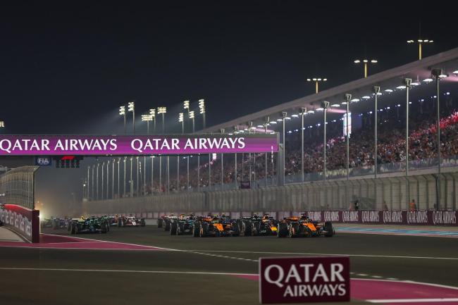 包含红牛车队险胜阿斯顿马丁，皮亚斯特里统治全场的词条