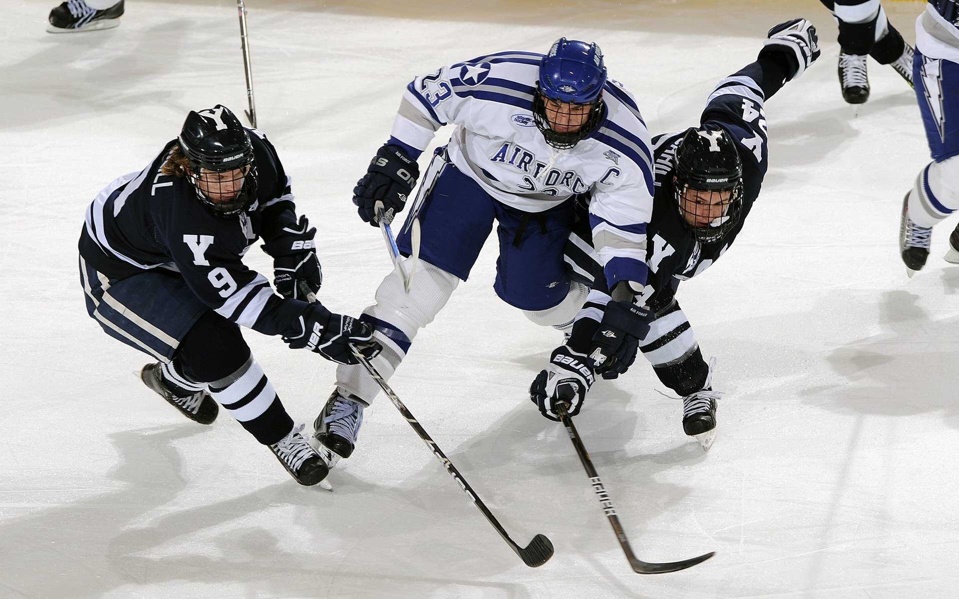 绿茵与赛道，当AC米兰征服加拿大，孙兴慜在F1街道赛上演速度艺术