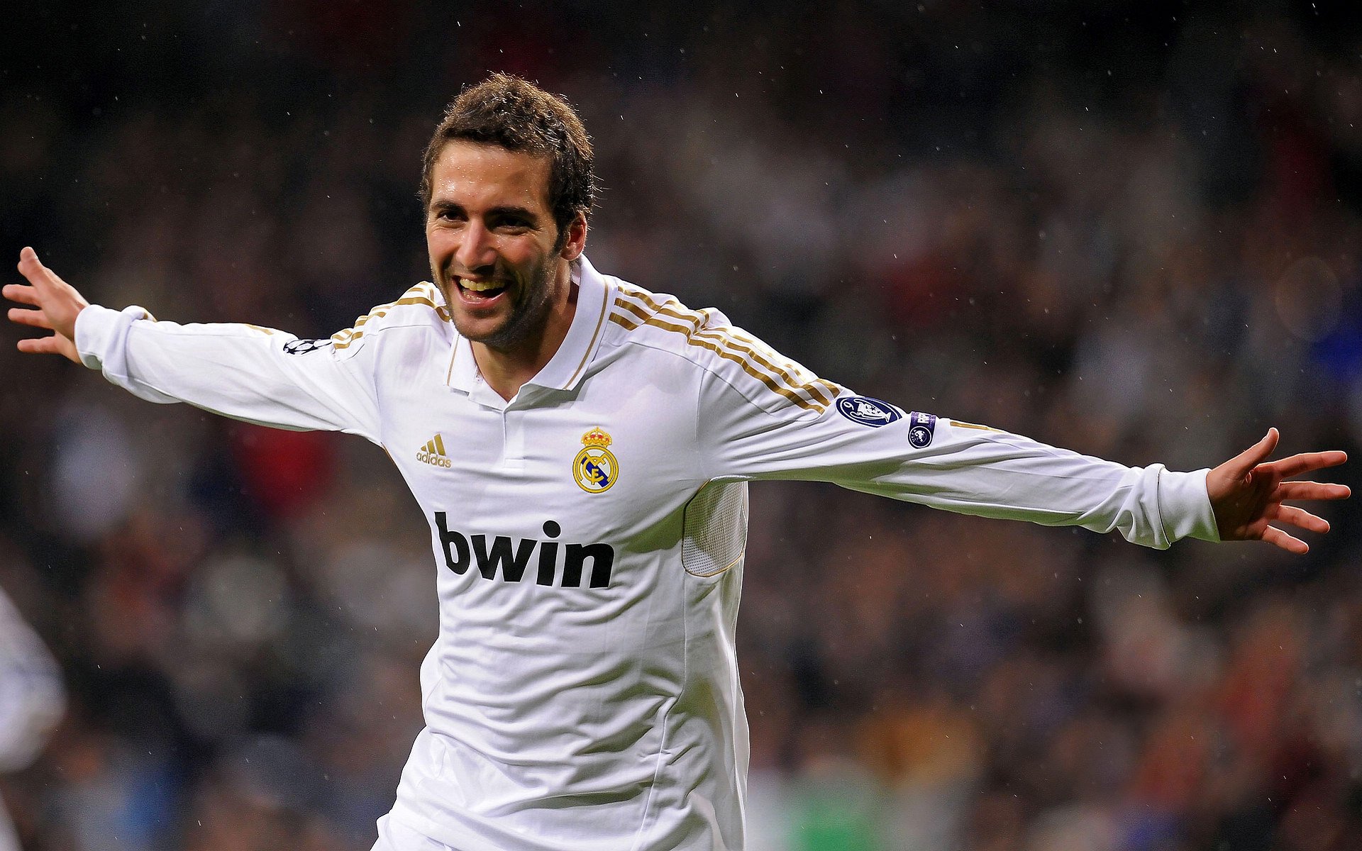 赛道与绿茵的跨界统治,当福登在F1街道赛接管比赛,美国队正面击溃瑞士的启示