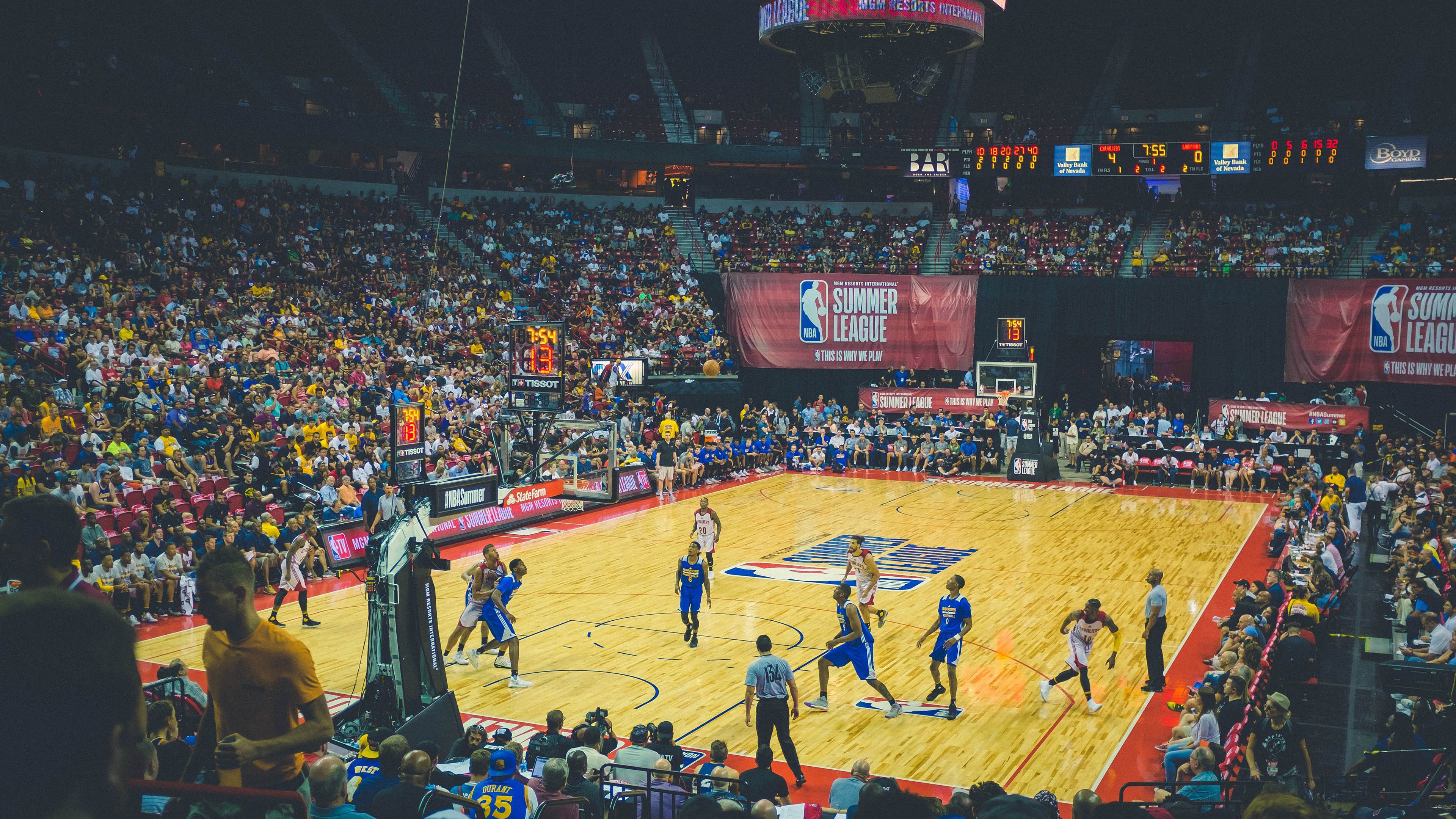 霍勒迪爆发独舞，独行侠连续得分狂潮压制猛龙